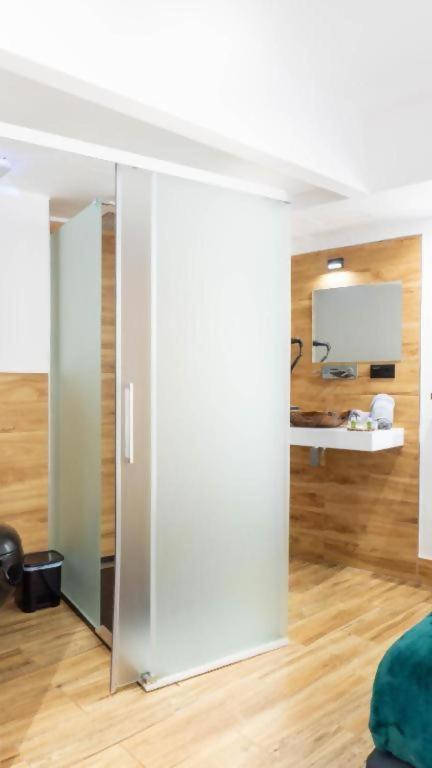 Ilustre Rooms Малага Стая снимка