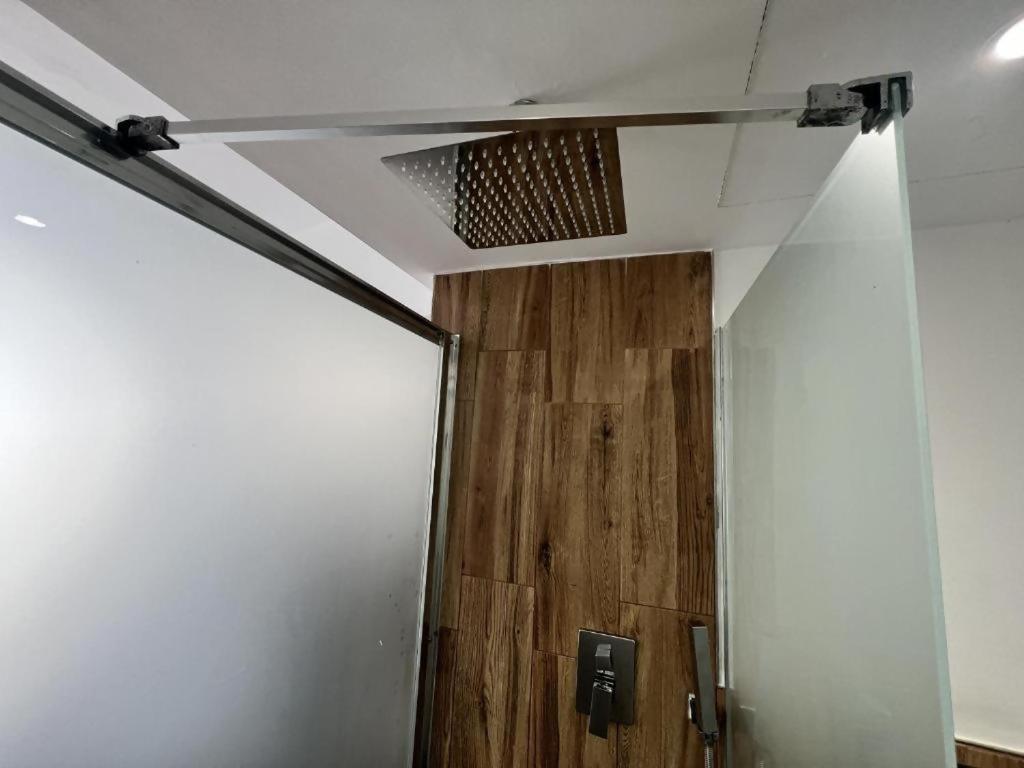 Ilustre Rooms Малага Стая снимка