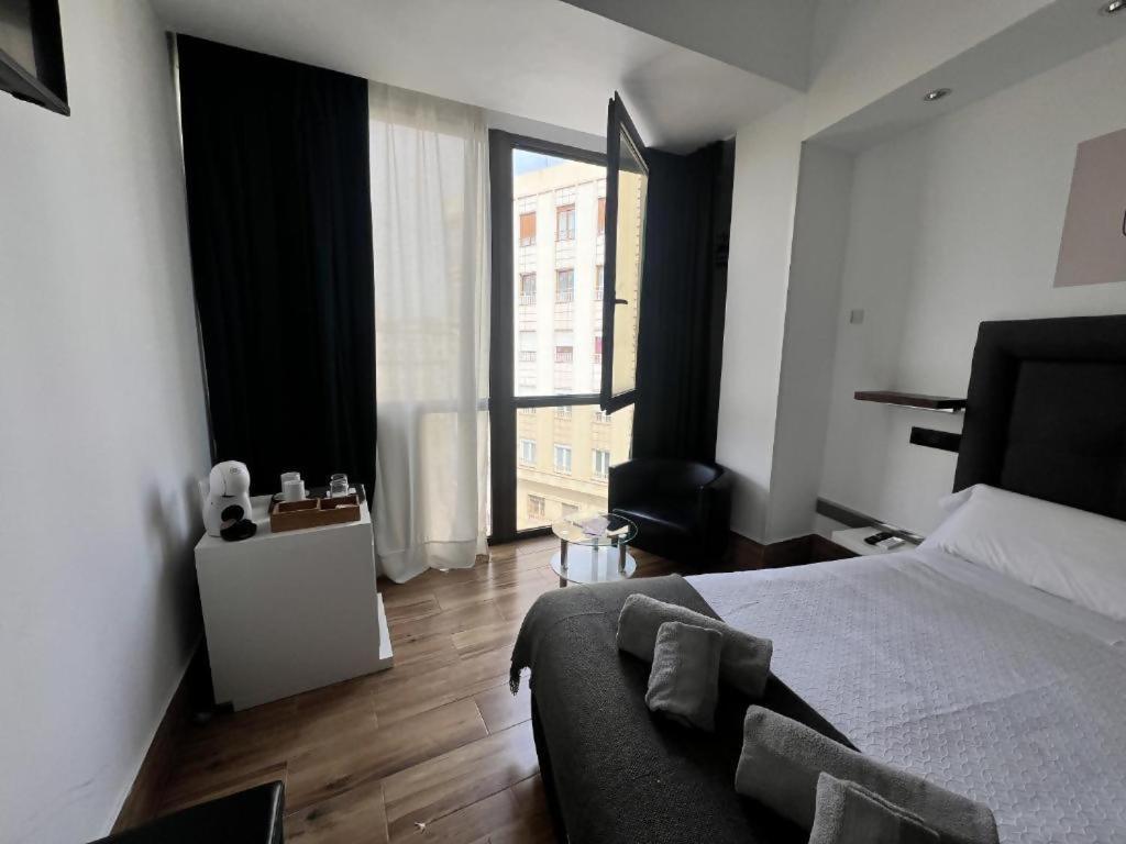 Ilustre Rooms Малага Стая снимка
