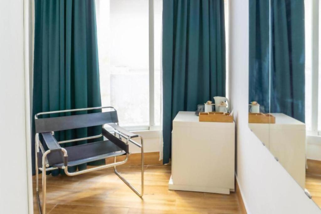 Ilustre Rooms Малага Стая снимка