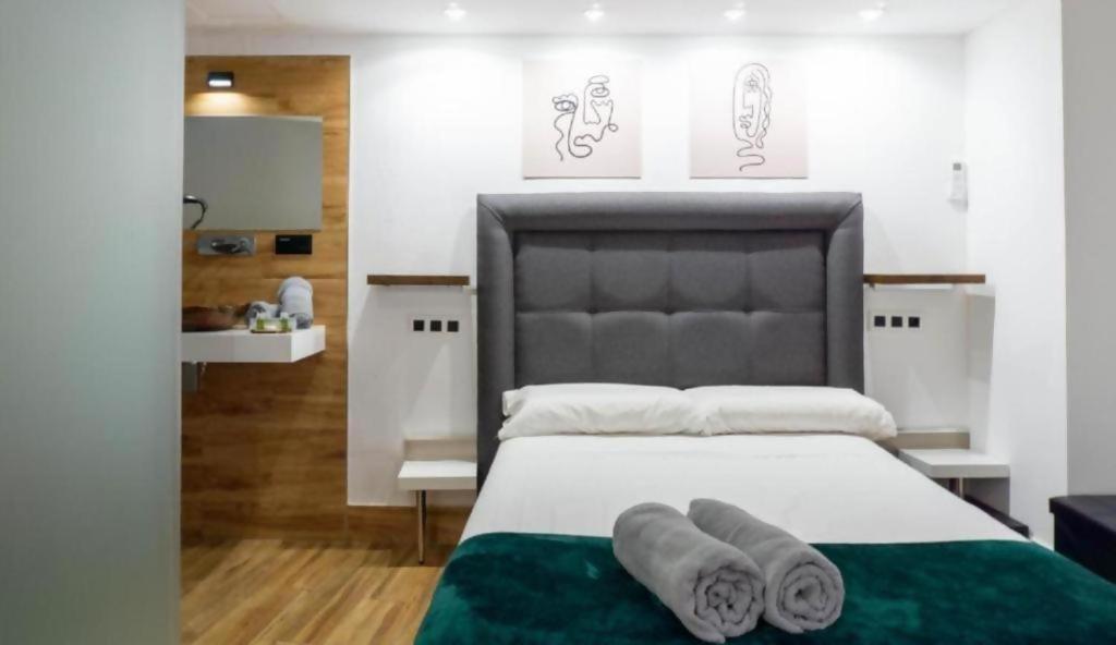Ilustre Rooms Малага Стая снимка