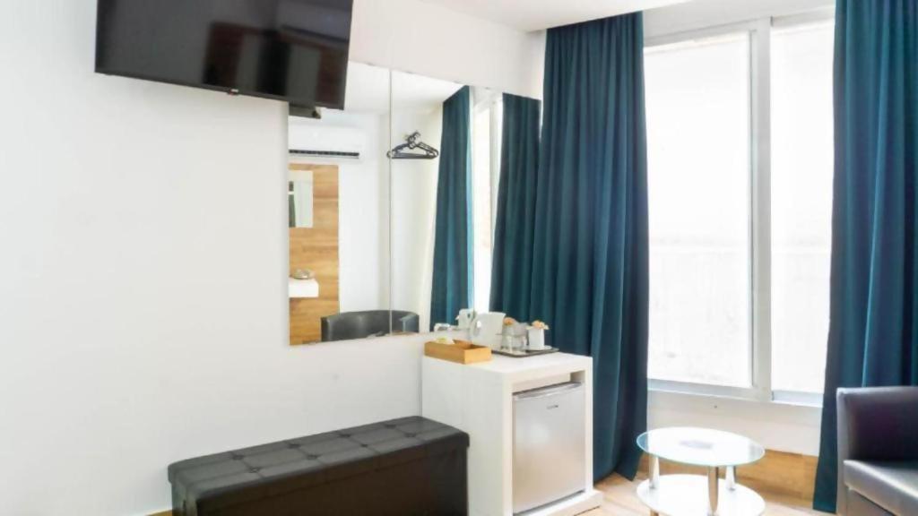 Ilustre Rooms Малага Стая снимка