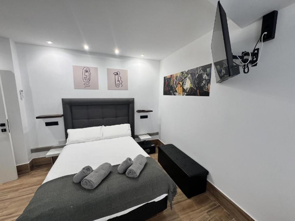 Ilustre Rooms Малага Стая снимка
